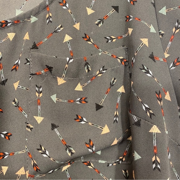 Torrid Womens Shirt 0 Gray Abbey Arrow Georgette Button Back Blouse - Picture 2 of 6